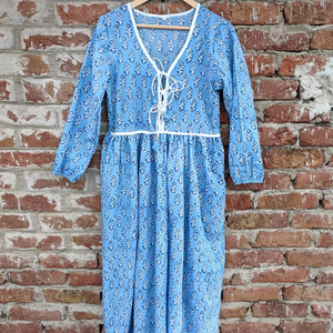 Main bloc imprimé robe d'été 100% coton décontracté Floral brodé longue robe avec gland à la main indien robe en coton - Product Image 1