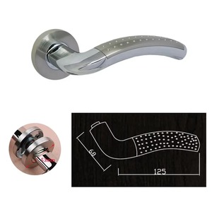 มือจับประตูสีเงินคลาสสิกสำหรับประตูไม้เพิ่มสัมผัสที่ทันสมัยสะอาดให้กับบ้านภายในสำนักงานหรือทางเข้าอพาร์ตเมนต์จากอินเดีย - Product Image 3