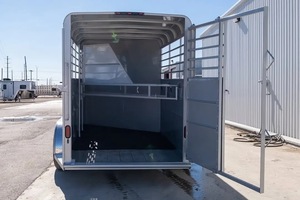 Remorque pour chevaux de 13 pieds, tout-terrain, pour le transport de bétail, à double essieu, avec cuve métallique, pour usage agricole et routier - Product Image 2