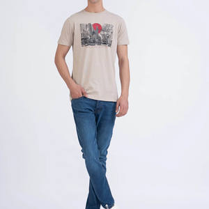 Vêtements pour hommes Chemises grande taille OEM T-shirt personnalisé en coton respirant à col rond et à manches courtes style rue haute pour hommes - Product Image 1