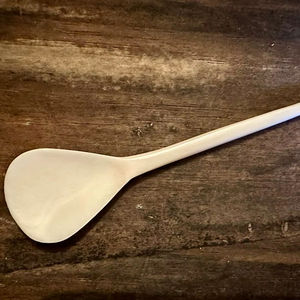 Cuillère en os de buffle naturel, artisanale, polie, écologique, ustensile de cuisine traditionnel, durable et non toxique - Product Image 1