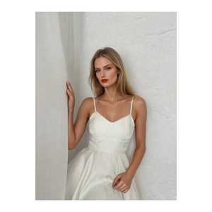 Abito bianco con spalline e vita naturale - Product Image 1