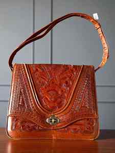 Sac à bandoulière à rabat en cuir véritable 100% personnalisé, vintage, à fleurs gravées à la main, bohème pour femme - Product Image 3