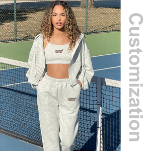 Conjuntos de Sudadera con capucha de manga larga de gran tamaño para mujer personalizados Sudadera con capucha recortada con cremallera y pantalones Trajes de 2 piezas con chándal bordado - Product Image 3