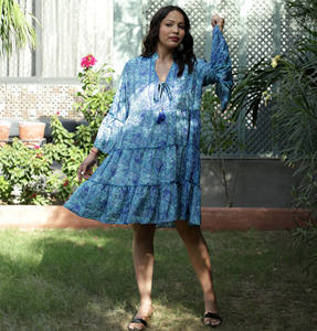 Patrones elegantes de verano y vestido MIDI de usabilidad durante todo el día para niñas usan Vestido de manga larga de seda vibrante con estampados de Paisley - Product Image 1