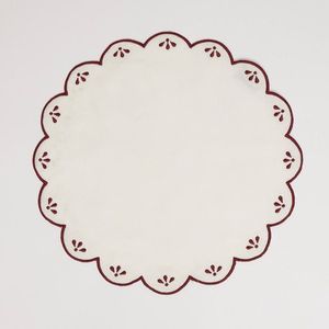 Sets de table en lin cousus à la main travaux brodés qui mettent en valeur l'artisanat et ajoutent de la chaleur aux expériences de repas en famille - Product Image 6