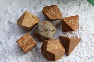Ensemble de dés en bois polyédriques artisanaux de qualité supérieure (7 pièces) Écologique Durable pour les jeux de rôle sur table Jeux de société Tradebyd - Product Image 5