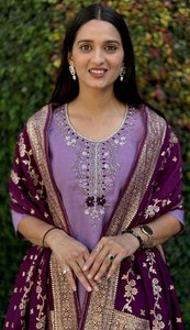 Proveedor de fabricación india Diwali & Holi festivo especial Lovender Color cuello redondo tradicional Kurti diseño personalizado disponible - Product Image 2