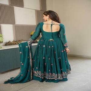 VASTRA COTTAGE Vestido de Lujo Noha Crush Silk, Completamente Bordado con Lentejuelas y Codding, Dupatta, Ropa Tradicional Étnica para Fiestas - Product Image 6