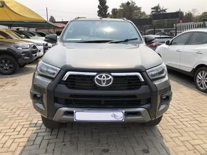 2023 TOYOTA HILUX taxi đôi Hilux 2.4 Gd 6 Raider 4x4 P/U D/C | bên tay phải - Product Image 2