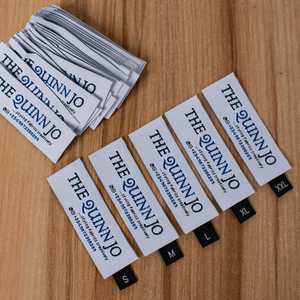 Etiqueta tejida de ropa de marca personalizada 100, etiqueta de tela para ropa con logotipo, pliegue final/pliegue central de 2x5cm, alta calidad - Product Image 1