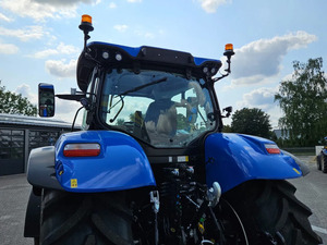 Tractor NEW HOLLANDS Serie T7, Modelo T7.210, 4WD, 160HP, Alta Productividad para Uso Agrícola, Bomba de Caja de Cambios, Garantía de 4 Años - Product Image 5