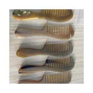 Peine de cuerno con dientes pulidos suaves, antiestático y suave, adecuado para tipos de cabello grueso, rizado o sensible - Product Image 3