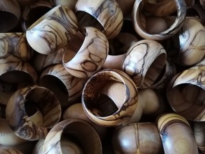 Porte-serviette élégant en rotin tissé pour la fête d'anniversaire de mariage Anneaux de serviette en bois exquis Boucles en papier et serviette en tissu - Product Image 4