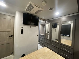 Remolque de Campamento G-r-a-n-d D-e-s-i-g-n M-o-m-e-n-t-u-m 395MS 2023 Usado en Venta, Ideal para Campamentos y Viajes - Product Image 3