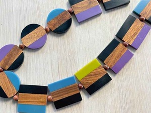 Collier en résine, accessoire de bijouterie audacieux et accrocheur pour les amateurs de mode moderne, haute qualité - Product Image 2