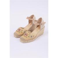 Espadrille à talon compensé fermé