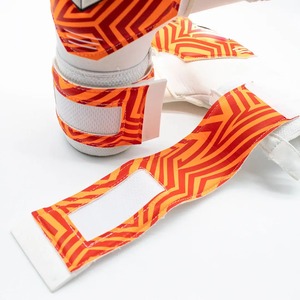 Gant de gardien de but professionnel Fabricant de latex Gants de gardien de but de football personnalisés dans les sports de nouvelle conception. - Product Image 2