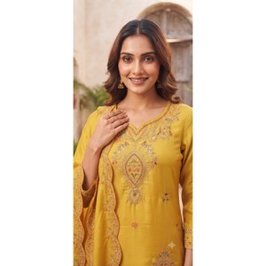 Conjunto Étnico de Tres Piezas en Amarillo Deslumbrante de Rama's, para Iluminar tu Guardarropa de Temporada, Hecho a Mano con Tela Gajji Lujosa, Transpirable y Elegante - Product Image 2
