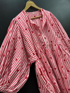 Robe mi-longue imprimée en pur coton de qualité exportée, tenue tendance pour les brunchs, shopping et tenue décontractée quotidienne en provenance d'Inde - Product Image 5