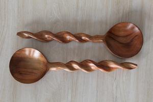 Cuchara de Madera Duradera Hecha a Mano con Aspecto Rústico Elegante, Agarre Cómodo, Herramienta de Cocina Ideal para Cocinar Sopas, Salsas y Remover Alimentos Calientes - Product Image 4