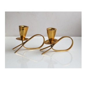 เชิงเทียนทรงโค้งขนาดใหญ่ตกแต่งบ้านบนโต๊ะเชิงเทียนทำจากทองเหลือง - Product Image 2