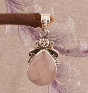 Pendentif ovale en quartz rose fait main en argent sterling, cadeau élégant pour femmes et filles - Product Image 2