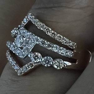 Bague en diamant véritable certifiée en or massif 14K 18K Cadeau de mariage et d'anniversaire élégant - Product Image 1