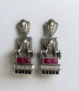 Boucles d'oreilles pendantes en argent oxydé de qualité supérieure, motif cerf, pour femme, bijoux ethniques tribaux, finition antique, style bohème, pour festival - Product Image 3