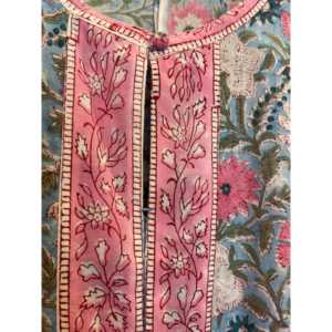 Robe Kurta décontractée en coton à silhouette ample BHOPALI, en mousseline bleu ciel avec imprimé floral et taille naturelle - Product Image 3