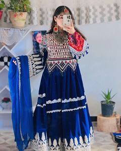 Robe de mariée ethnique pashtun traditionnelle vintage bohème florale faite à la main pour femmes, longue maxi avec un design authentique - Product Image 2