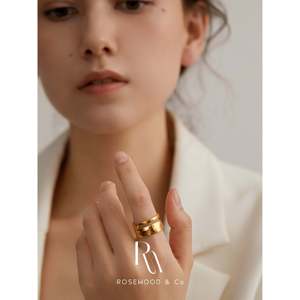 Anello Unisex a Fascia Spessa Impermeabile, Anello Doppio con Intarsio Dorato 4mm, Anello Maschile Resistente all'Ossidazione, Idea Regalo - Product Image 1