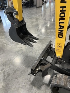 Mini-excavatrice sur chenilles E15X 2024 avec une capacité de godet de 0,12 m³ et une puissance de creusement élevée - Product Image 5