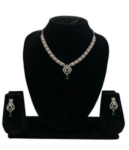 Ensemble de collier avec chaîne à maillons classique avec embellissements de perles et de diamants parfaits pour les cadeaux de fiançailles et les anniversaires - Product Image 1