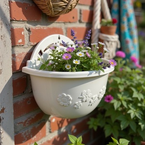 Élégant pot de fleurs en plastique mural violet pour décoration intérieure - Product Image 2