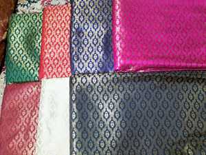 En telas de brocado de seda de imitación tejidas a mano con estampado de motivos pequeños en formas de colores variadas adecuadas para diseñadores de vestidos - Product Image 3