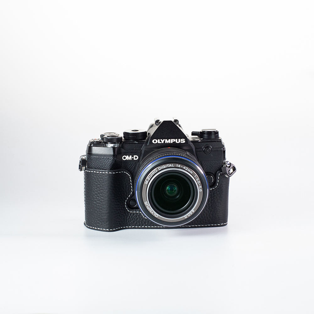 Noir (Fil de soie blanc)