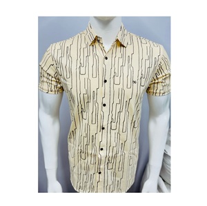 La camiseta informal ajustada para niños más vendida, algodón transpirable de 220g en opciones coloridas directamente de la India para actividades al aire libre - Product Image 2