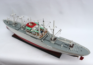 เรือบรรทุกสินค้าจำลองแบบ CAP SAN DIEGO ทำจากเรซิ่น วาดลายด้วยมือ ของตกแต่งสไตล์ทะเล ของขวัญสำหรับบ้าน ผลิตในเวียดนาม โดย GIA NHIEN - Product Image 4