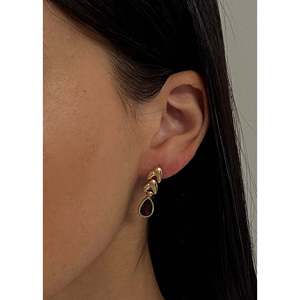 Vintage Fashion Garnet <b>Drop</b> Earrings - Product Image 3