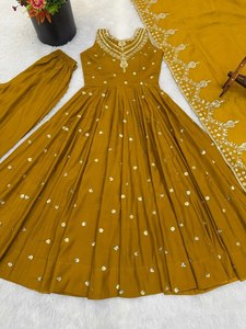 Ensemble Salwar Kameez de style actrice de série télévisée, fait main, au design magnifique, très demandé, pour une élégance festive ou décontractée, disponible en gros. - Product Image 4