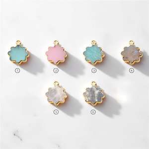 Flor de piedra lunar arcoíris Natural, conector colgante de 20x14 MM, piedra preciosa con forma de flor galvanizada dorada para fabricación de joyas de collar - Product Image 2