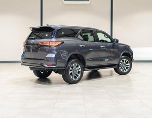 Toyota Fortuner SUV Usada en Venta, Modelo Hilux RAV4 Wish, Opciones de Combustible Diésel y Gasolina, Caja de Cambios Manual y Automática, Turbo, Tracción en las Cuatro Ruedas - Product Image 2