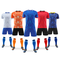 Seragam Jersey Sepak Bola Dewasa Berkualitas Tinggi 100% Poliester Warna & Ukuran Dapat Disesuaikan Layanan OEM untuk Perlengkapan Pertandingan