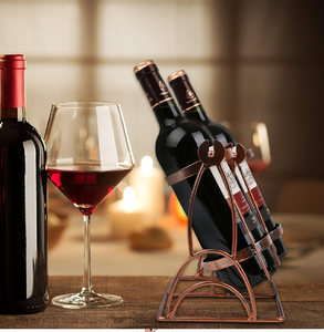 Silhouette de bouteille élégante à fixer au mur. Porte-vin décoratif en métal. Prix de gros disponible dès maintenant. - Product Image 2