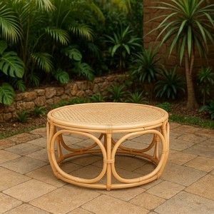 Table en rotin Artisan pour salon salle à manger hôtel Surface tissée lisse esthétique neutre pour mobilier d'extérieur style d'événement - Product Image 1