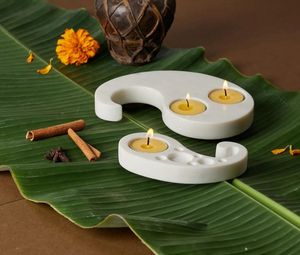 Elegante portavelas de mármol diseñado para hogares modernos que mejora la calidad del ambiente general durante las horas nocturnas después del trabajo diario. - Product Image 3