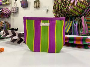 Bolsa de Viaje Ecológica de Gran Capacidad para Mujer, Hecha de Nailon Reciclado, Tejida, Impermeable, Ligera, Duradera, con Cierre Geométrico - Product Image 4