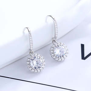 Orecchini Vintage Floreali in Oro 18K e Argento Sterling con Pendente a Halo per Matrimoni e Feste - Product Image 2