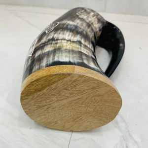 Jarra Vikinga de Cuerno de Búfalo Auténtico Hecha a Mano, Inspirada en Ragnarok y Valhalla, de 20 oz, Pulida, para Cerveza, Sidra y Cerveza Artesanal - Product Image 1